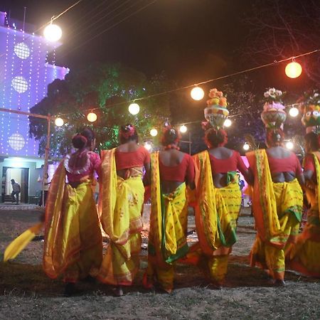 Jhargram Eshani Hotels And Guest House Buitenkant foto