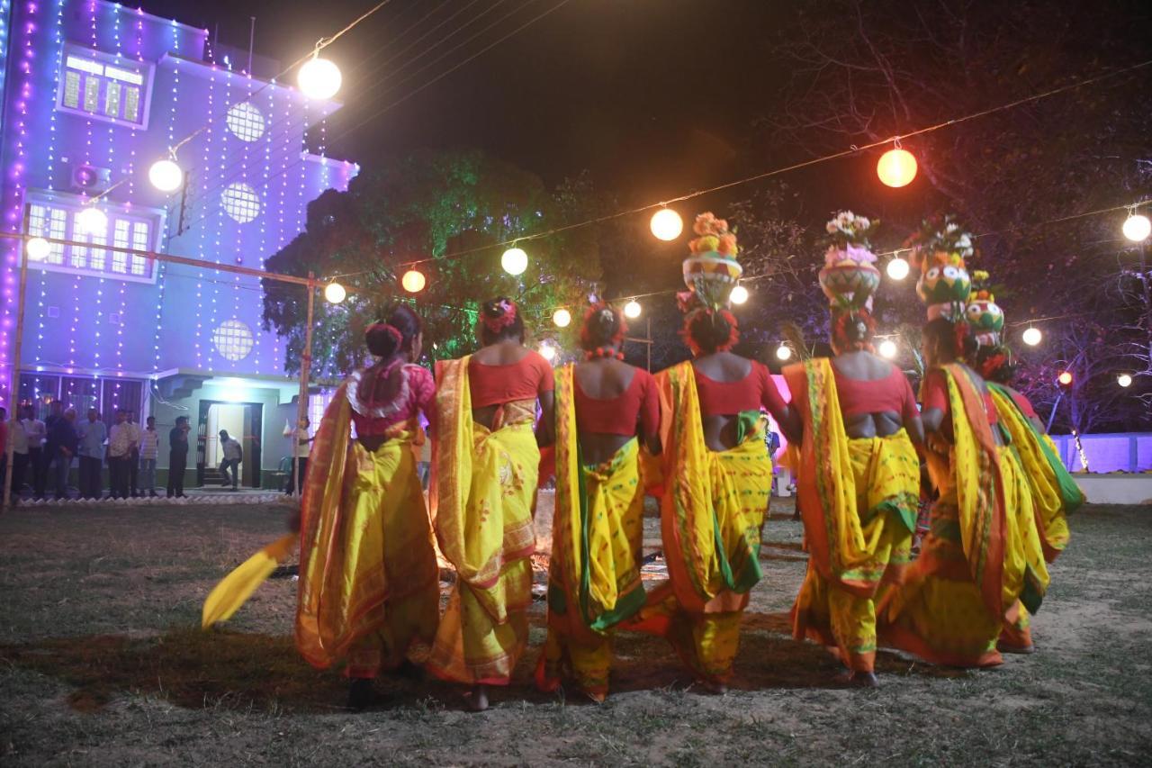 Jhargram Eshani Hotels And Guest House Buitenkant foto