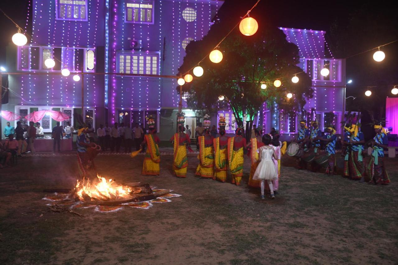 Jhargram Eshani Hotels And Guest House Buitenkant foto