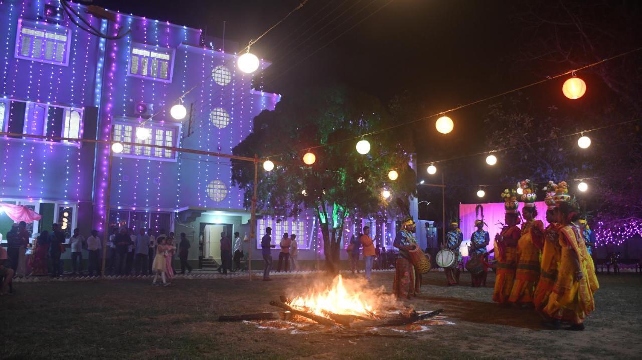 Jhargram Eshani Hotels And Guest House Buitenkant foto