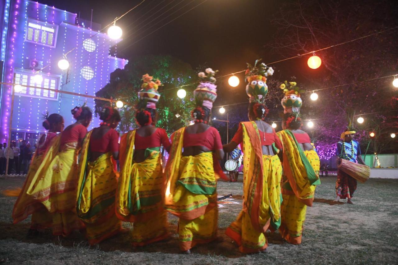 Jhargram Eshani Hotels And Guest House Buitenkant foto