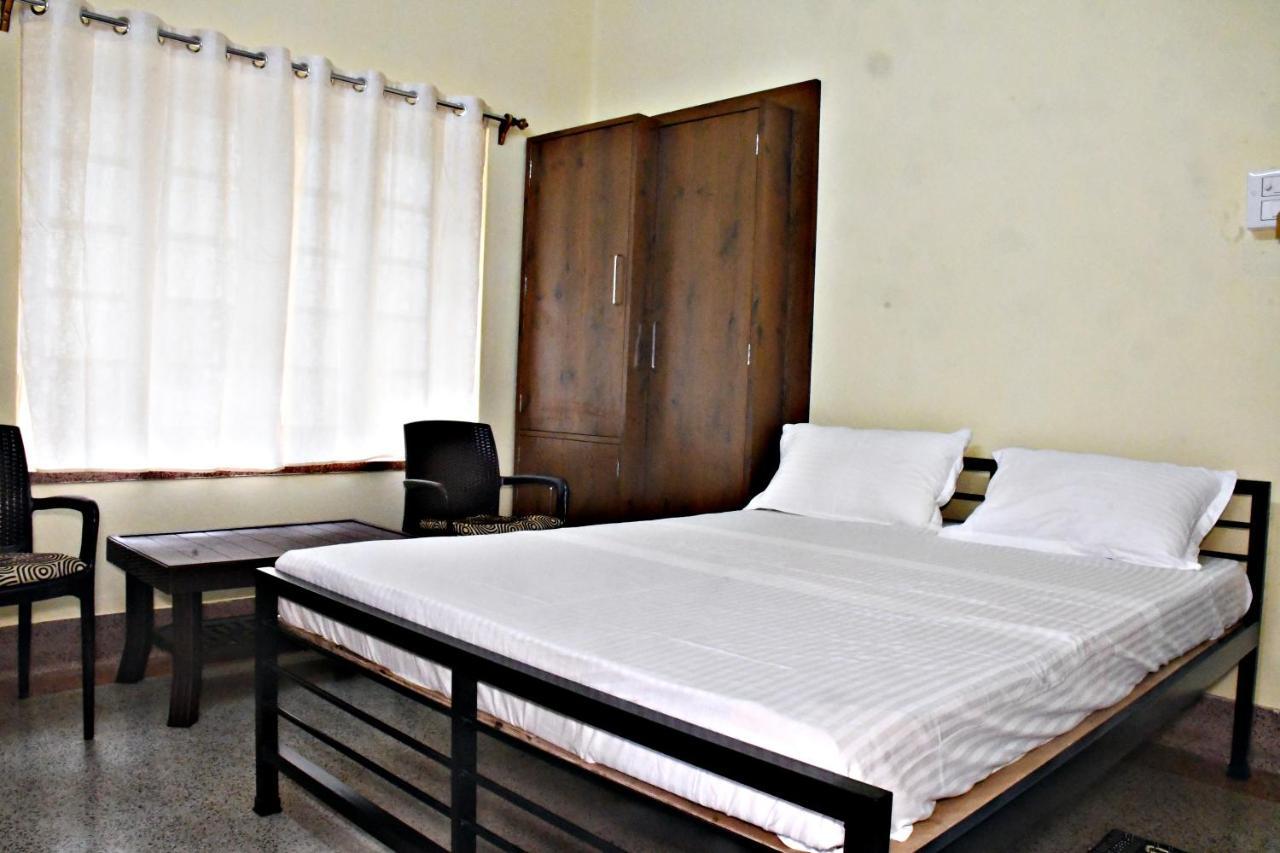 Jhargram Eshani Hotels And Guest House Buitenkant foto