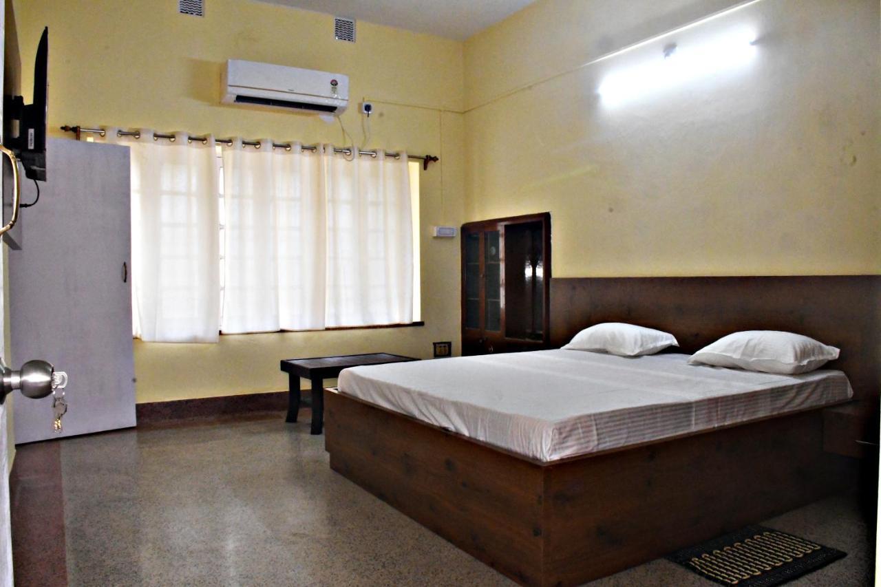 Jhargram Eshani Hotels And Guest House Buitenkant foto