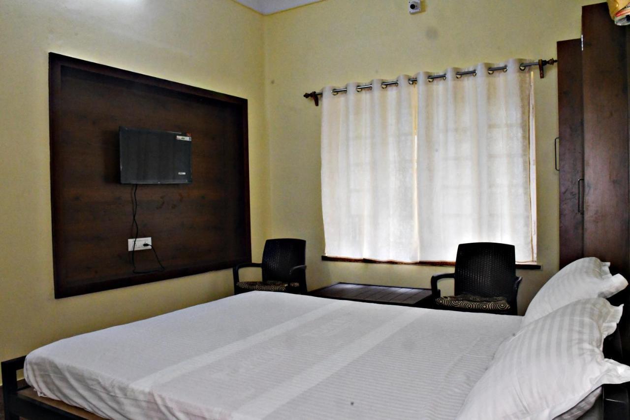 Jhargram Eshani Hotels And Guest House Buitenkant foto