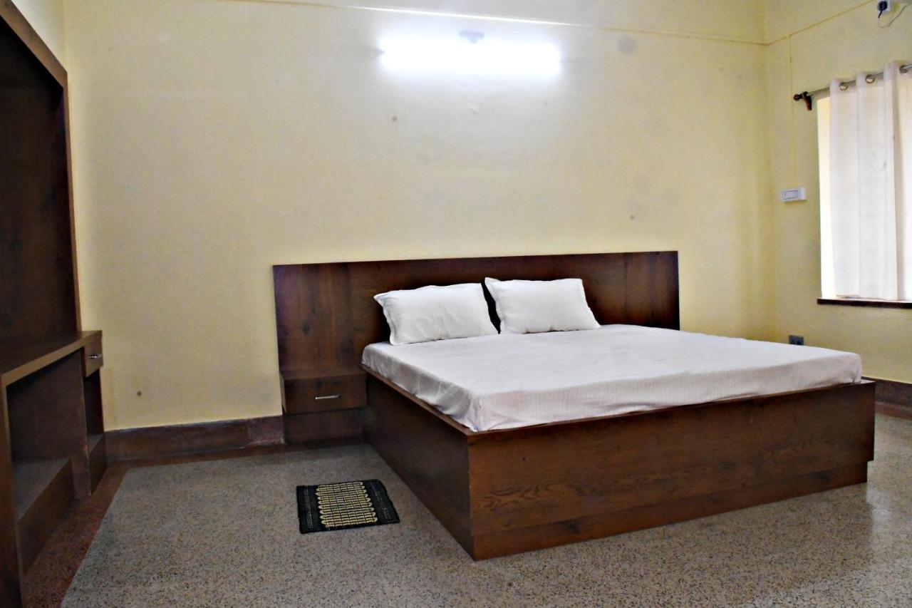 Jhargram Eshani Hotels And Guest House Buitenkant foto